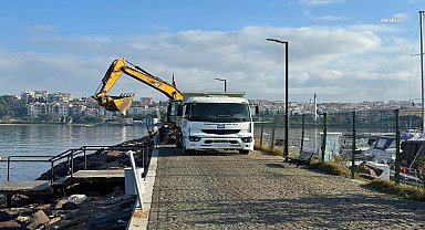 Çanakkale Belediyesi, Yat Limanı'ndaki seyir teraslarını yeniliyor