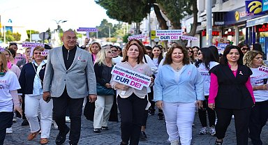 Çeşme’de “Sağlığa Pembe Adımlar Atıyoruz” etkinliği düzenledi