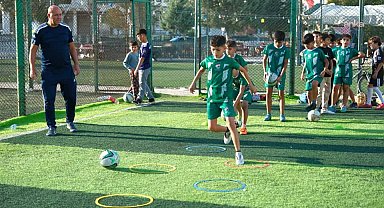 Ceyhan Belediyesi’nin ücretsiz futbol kursları yoğun ilgi görüyor