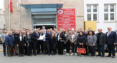 CHP Giresun İl Başkanı Şenyürek mazbatasını aldı