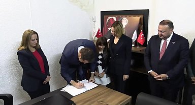 CHP İzmir’de mazbata töreni: Çağatay Güç ve yönetimi görevine başladı