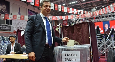 CHP İzmir'de kongre gece yarısı başladı! Sandık başında tek aday Çağatay Güç