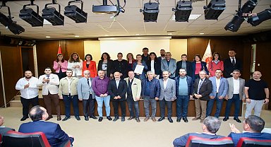 CHP Manisa İl Başkanı İlksen Özalper, mazbatasını aldı