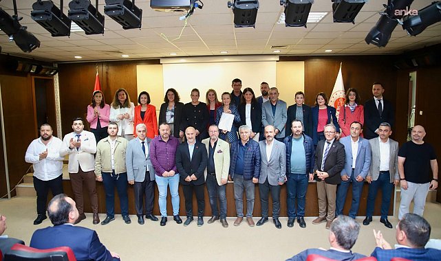 CHP Manisa İl Başkanı İlksen Özalper, mazbatasını aldı