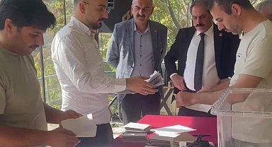 CHP Siirt İl Kongresi’nde Nevaf Bilek, tek listeyle girdiği seçimde il başkanı seçildi