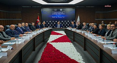 Cumhurbaşkanı Yardımcısı Yılmaz, Bingöl'de Alevi inanç önderleriyle bir araya geldi