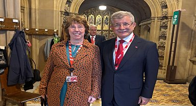 Davutoğlu: İngiltere siyaseti büyük bir sarsıntı içinde, popülist sağ yükseliyor