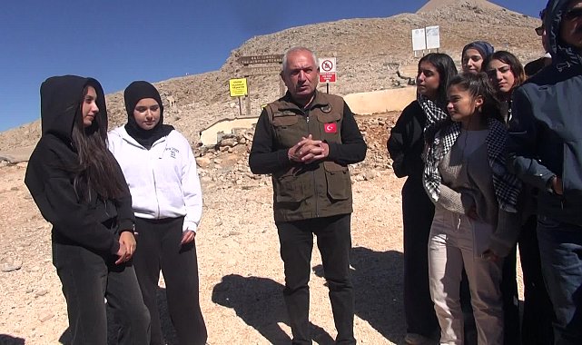 Depremzede öğrenciler ilk kez Nemrut Dağı’na çıktı