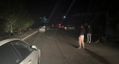 Diyarbakır’da dur ihtarına uymayan otomobil 2’si polis 3 araca çarptı: 7 yaralı