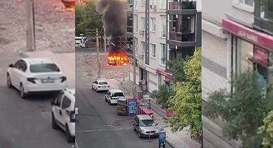 Diyarbakır’da yanan araç alev topuna döndü