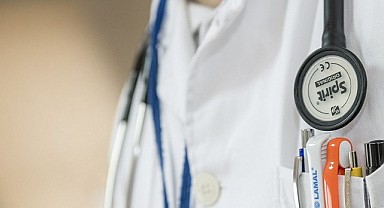 Doktorlar tükenmişlik sendromuyla boğuşuyor: Yapay zeka çözüm olabilir mi?