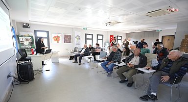 Efes Selçuk’ta üreticilere “Toprak Analizi Eğitimi” verildi
