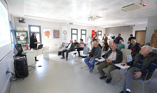 Efes Selçuk’ta üreticilere “Toprak Analizi Eğitimi” verildi