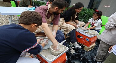 Efes Tarlası Yaşam Köyü’nde üretici pazarı açıldı