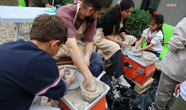 Efes Tarlası Yaşam Köyü’nde üretici pazarı açıldı