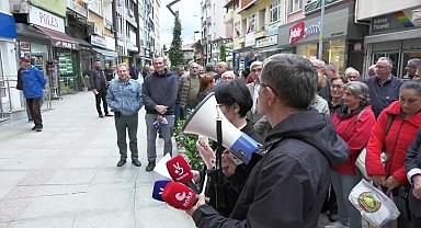 Eğitim Sen, Tirebolu'da bir öğretmenin boşandığı eşi tarafından saldırıya uğramasını protesto etti