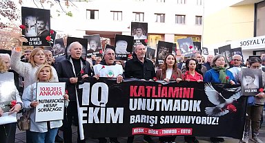 Eskişehirliler Ulus Anıtı’na yürüdü... “10 Ekim insanlık suçudur”