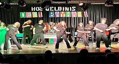 Genç İzmir’den tiyatroseverlere “Deli Bayramı” oyunu