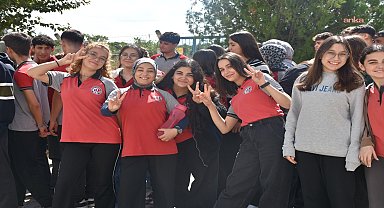 Germencik Belediyesi Sokak Hayvanları Tedavi ve Rehabilitasyon Merkezi’ne öğrencilerden anlamlı bağış