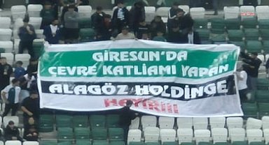 Giresunspor taraftarlarından tribünde çevre protestosu: 