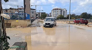 Hatay’da, altyapı soru çözülmedi: Yağmur sonrası sokaklar ve caddeler çamur içinde kaldı