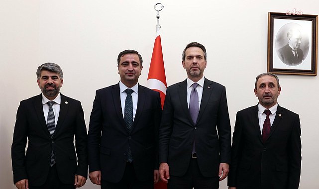 HÜDA PAR milletvekilleri Enerji ve Tabii Kaynaklar Bakanı Alparslan Bayraktar ile görüştü
