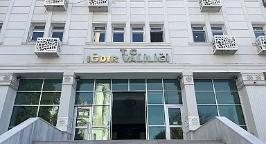 Iğdır Valiliği’nden “Valiye şemsiye var, gazilere yok” haberiyle ilgili açıklama: “Kamuoyunu yanıltmaya yönelik”