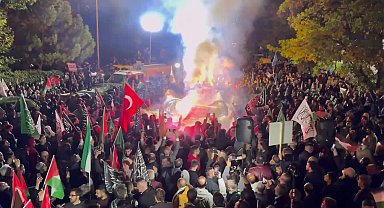 İsrail'in Sumud Filosu'na müdahalesi Ankara'da ABD Büyükelçiliği önünde protesto edildi