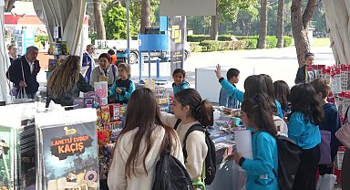 İZKİTAP’a her yaştan ziyaretçi