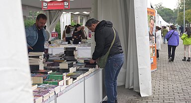 İZKİTAP’a yağmura rağmen yoğun ilgi