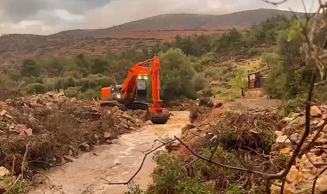 İzmir Büyükşehir Belediye Başkanı Tugay, Foça’da incelemelerde bulundu