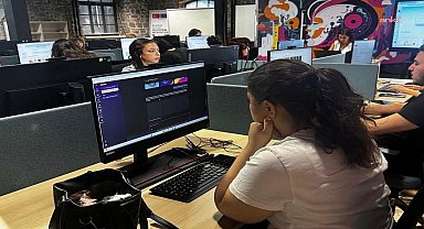 İzmir Büyükşehir Belediyesi’nin gençlere verdiği “Canva” eğitimi tamamlandı