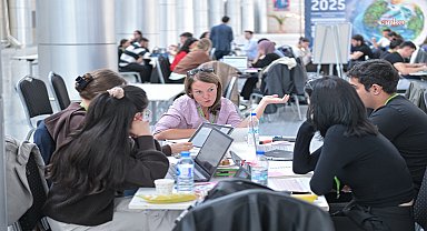 İzmir'de genç beyinler karbonsuz ulaşım için yarıştı