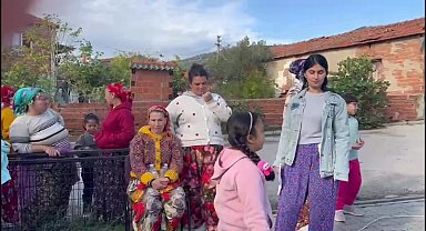 İzmir'in Deliktaş Köyü sakinleri, okullarının kapatılma ihtimaline karşı eylem yaptı... Öğrenci velisi: 