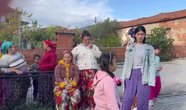 İzmir'in Deliktaş Köyü sakinleri, okullarının kapatılma ihtimaline karşı eylem yaptı... Öğrenci velisi: