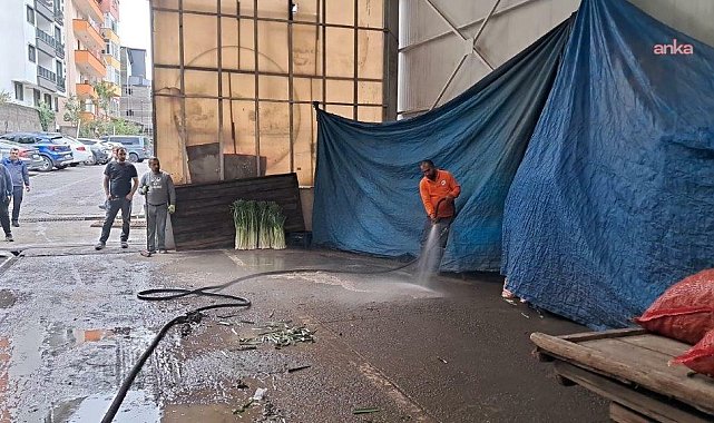 Karadeniz Ereğli Belediyesi ekipleri, su taşkınlarına karşı çalışmalarını sürdürüyor