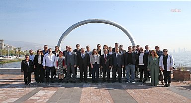 Karşıyaka Belediye Başkanı Yıldız Ünsal, ilçedeki muhtarlarla buluştu