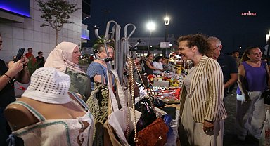 Karşıyaka'da “El Emeği Gece Pazarı” kadınlara kazanç kapısı oldu