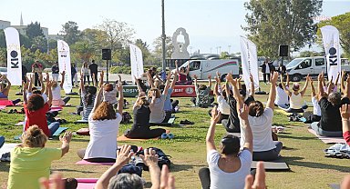 Karşıyaka’da yaza yoga ile veda