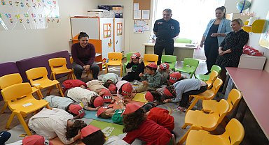 Kartal Belediyesi’nden kreş öğrencilerine uygulamalı afet eğitimi 