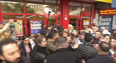 KESK üyelerinin Adalet Bakanlığı’na yürüyüşüne polis engeli... KESK Eş Genel Başkanı Karagöz: Arkadaşlarımız AKP yargısı nedeniyle işlerine, görevlerine iade edilmiyor