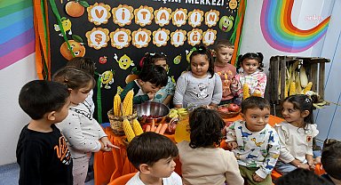 Kuşadası Belediyesi Çocuk Gelişim Merkezi'nde öğrenciler, meyvelerin faydalarını öğrendi