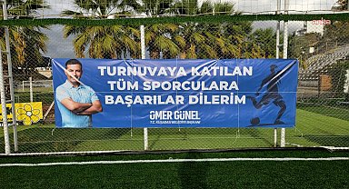 Kuşadası Belediyesi, görev başında hayatını kaybeden personel anısına halı saha futbol turnuvası düzenliyor