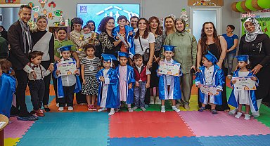 Kuşadası Belediyesi'nin Anne Baba Çocuk Merkezi’nde mezuniyet heyecanı