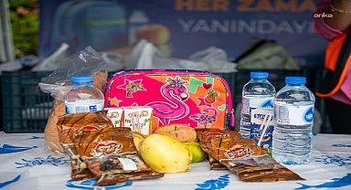 Kuşadası Belediyesi'nin beslenme çantası desteği devam ediyor