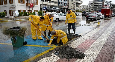 Kuşadası Belediyesi, sağanak yağışın neden olduğu olumsuzluklara karşı harekete geçti