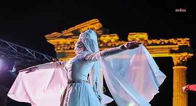 Manavgat'ta 9. Uluslararası Halk Dansları Festivali, büyük bir coşku ile başladı