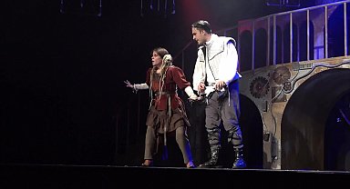 Manisa Büyükşehir Belediyesi Şehir Tiyatrosu perdelerini 'Romeo ve Juliet' ile açıyor