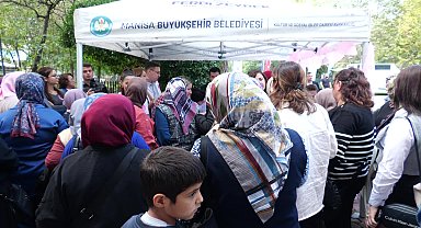 Manisa’da meme kanserine farkındalık için pembe çiçekli etkinlik