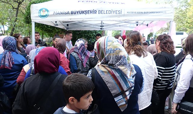 Manisa’da meme kanserine farkındalık için pembe çiçekli etkinlik